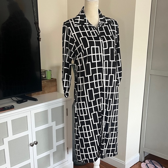 Wilde Dresses & Skirts - Black & White Geometric Midi Shirt Dress